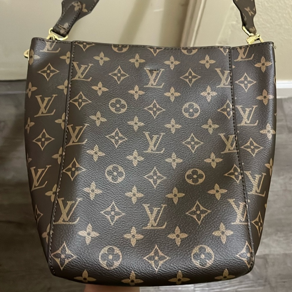 Louis Vuitton Leather Purse